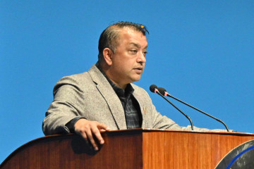 लोकरिझ्याइँको राजनीतिले संविधानमाथि प्रहार भयो: गगन थापा 